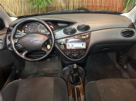 Ford Focus - 1.6-16V Ghia Hout inleg// Elek pack// Nw Apk// 2e eigenaar - 1