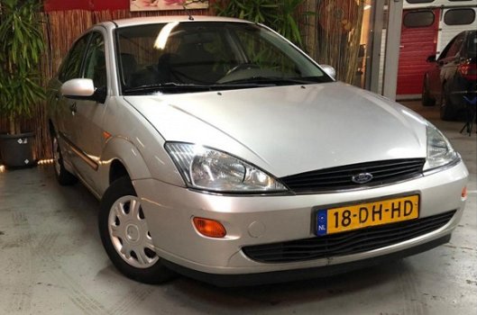 Ford Focus - 1.6-16V Ghia Hout inleg// Elek pack// Nw Apk// 2e eigenaar - 1