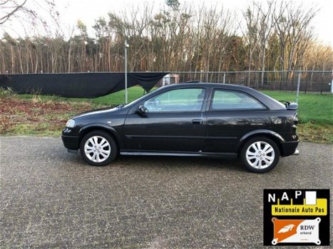 Opel Astra - 1.6i-16V Sport - 1