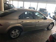 Ford Mondeo - 2.0-16V Ghia