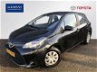 Toyota Yaris - 1.3 VVT-i Now | Lage KM-stand | Airco | 6-bak | Winterbanden | - 1 - Thumbnail