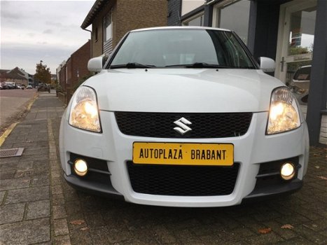 Suzuki Swift - 1.6 Sport 125 PK/ CLIMATE/ USB/ STOELVERWARMING/ KEYLESS/ CV/ NIEUWE APK - 1