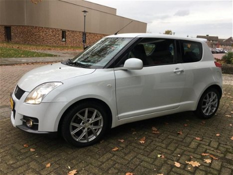 Suzuki Swift - 1.6 Sport 125 PK/ CLIMATE/ USB/ STOELVERWARMING/ KEYLESS/ CV/ NIEUWE APK - 1