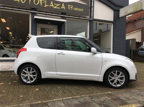 Suzuki Swift - 1.6 Sport 125 PK/ CLIMATE/ USB/ STOELVERWARMING/ KEYLESS/ CV/ NIEUWE APK - 1