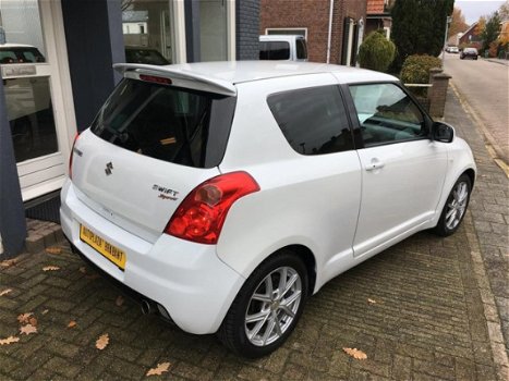 Suzuki Swift - 1.6 Sport 125 PK/ CLIMATE/ USB/ STOELVERWARMING/ KEYLESS/ CV/ NIEUWE APK - 1