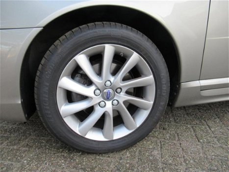 Volvo V70 - 2.0 D4 Nordic+ 6 maanden Bovag garantie, stand kachel - 1