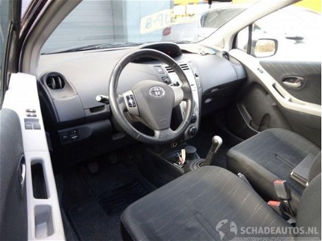 Toyota Yaris - 1.3 VVTi Luna 64w airco - 1