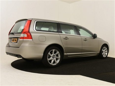 Volvo V70 - 2.0 D4 Momentum | 1e Eigenaar | Navigatie | Elektrische Klep | Leder | Stoelverwarming - 1