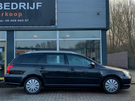 Toyota Avensis Wagon - 2.2 D-4D Linea Luna *CLIMA*TREKHAAK*NIEUWEAPK*NETJES - 1