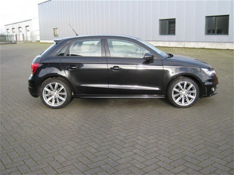 Audi A1 Sportback - 1.2 TFSI Admired S-Line 5 drs 25 Dkm Navi 17