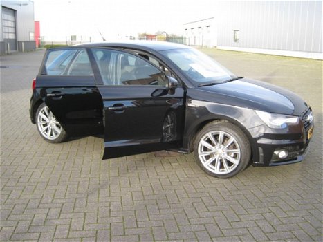 Audi A1 Sportback - 1.2 TFSI Admired S-Line 5 drs 25 Dkm Navi 17