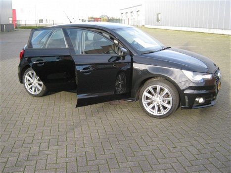 Audi A1 Sportback - 1.2 TFSI Admired S-Line 5 drs 25 Dkm Navi 17