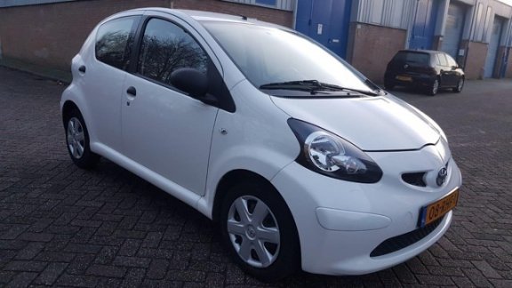 Toyota Aygo - 1.0-12V Now - 1