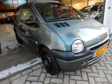 Renault Twingo - 1.2 Expression hele nette twingo met weinig km stand, airco - 1