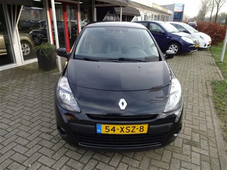 Renault Clio - 1.5 dCi Authentique airco/5 drs/trekhaak - 1