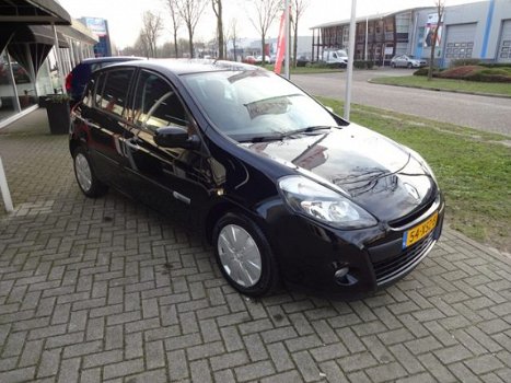 Renault Clio - 1.5 dCi Authentique airco/5 drs/trekhaak - 1