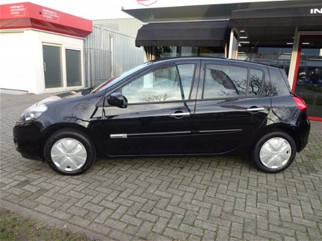 Renault Clio - 1.5 dCi Authentique airco/5 drs/trekhaak - 1