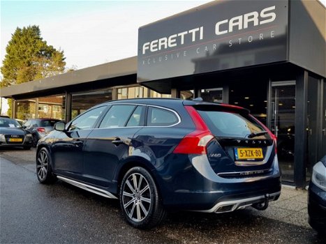 Volvo V60 - 2.4 D6 AWD AUT6 SUMMUM PLUG-IN HYBRID SCHUIFDAK LEDER NAVI XENON LMV PDC - 1