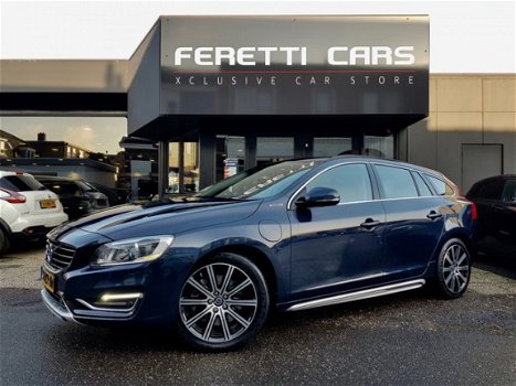 Volvo V60 - 2.4 D6 AWD AUT6 SUMMUM PLUG-IN HYBRID SCHUIFDAK LEDER NAVI XENON LMV PDC - 1