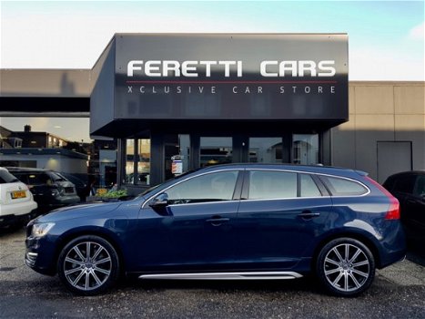 Volvo V60 - 2.4 D6 AWD AUT6 SUMMUM PLUG-IN HYBRID SCHUIFDAK LEDER NAVI XENON LMV PDC - 1