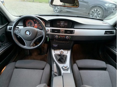 BMW 3-serie Touring - 325i High Executive Xenon/Navigatie/Sportstoelen 6 cilinder touring 218 PK - 1