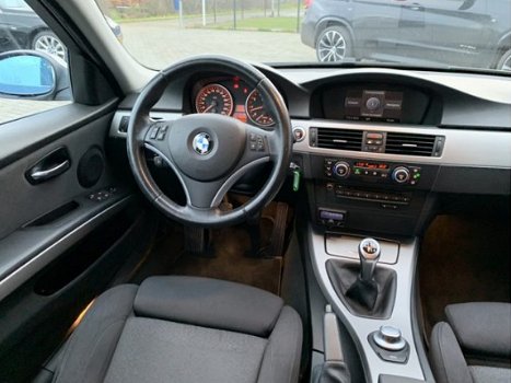 BMW 3-serie Touring - 325i High Executive Xenon/Navigatie/Sportstoelen 6 cilinder touring 218 PK - 1