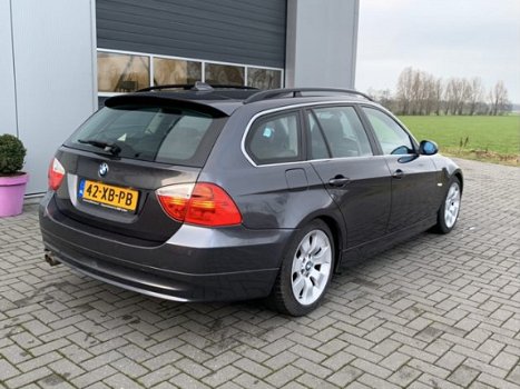 BMW 3-serie Touring - 325i High Executive Xenon/Navigatie/Sportstoelen 6 cilinder touring 218 PK - 1