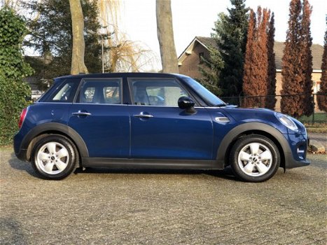 Mini Mini - 1.5 Cooper Business 136pk 5-DEURS NAVIGATIE LM VELGEN AIRCO CRUISE CONTROL ARMSTEUN GARA - 1