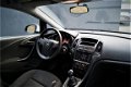 Opel Astra - 1.4 5Drs 100PK Airco/Navi/18Inch/Bluetooth/Privacyglas - 1 - Thumbnail