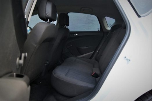 Opel Astra - 1.4 5Drs 100PK Airco/Navi/18Inch/Bluetooth/Privacyglas - 1