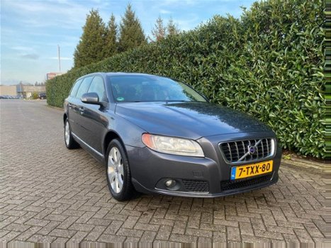 Volvo V70 - 2.4 D5 Navi-Leder-Clima GOED ONDERHOUDEN - 1