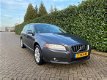 Volvo V70 - 2.4 D5 Navi-Leder-Clima GOED ONDERHOUDEN - 1 - Thumbnail