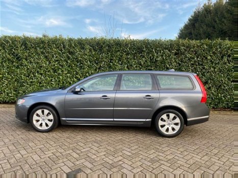 Volvo V70 - 2.4 D5 Navi-Leder-Clima GOED ONDERHOUDEN - 1