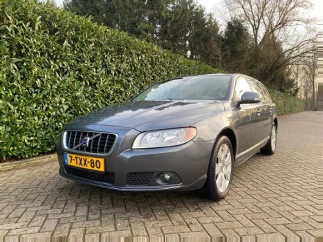 Volvo V70 - 2.4 D5 Navi-Leder-Clima GOED ONDERHOUDEN - 1