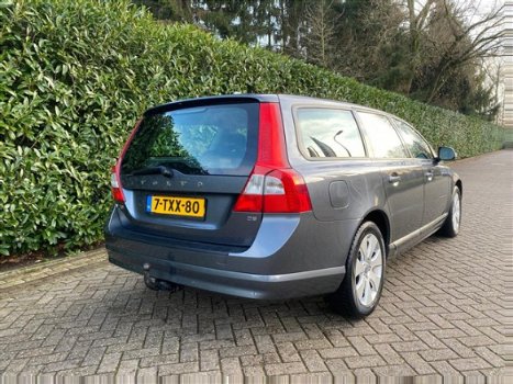 Volvo V70 - 2.4 D5 Navi-Leder-Clima GOED ONDERHOUDEN - 1