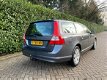 Volvo V70 - 2.4 D5 Navi-Leder-Clima GOED ONDERHOUDEN - 1 - Thumbnail