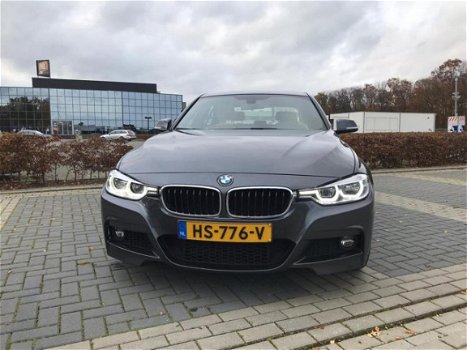 BMW 3-serie - 318i M Sport Automaat 8-Traps Xenon-LED NAV LEDER - 1