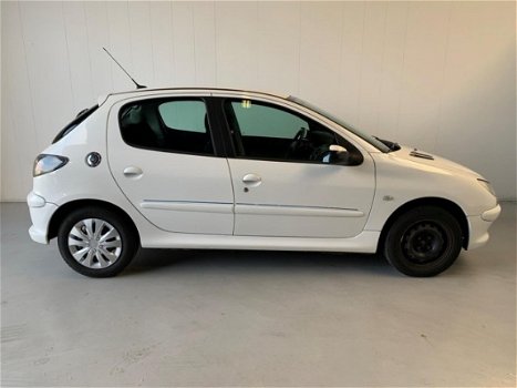 Peugeot 206 - 1.4 HDi Forever Airco Radio/cd 5-deurs - 1