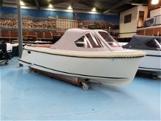 Maxima 600 tender met Honda 20 pk