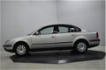 Volkswagen Passat - 1.6 Comfortline LPG G3 - 1 - Thumbnail