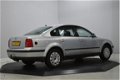 Volkswagen Passat - 1.6 Comfortline LPG G3 - 1 - Thumbnail