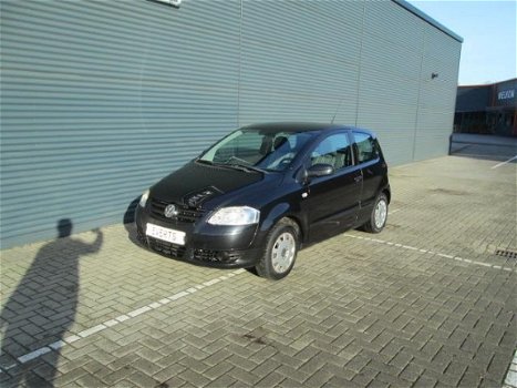 Volkswagen Fox - 1.2 Trendline met airco perfect onderhouden auto met boekjes voor leuke scherpe pri - 1