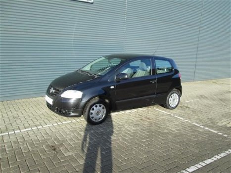 Volkswagen Fox - 1.2 Trendline met airco perfect onderhouden auto met boekjes voor leuke scherpe pri - 1