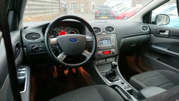 Ford Focus - 1.8 Titanium Flexi Fuel Nap, Trekhaak, Navigatie - 1