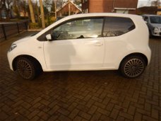 Volkswagen Up! - 1.0 high up NAVI, PDC, AIRCO, DEALER ONDERHOUDEN