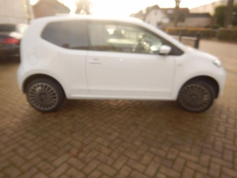 Volkswagen Up! - 1.0 high up NAVI, PDC, AIRCO, DEALER ONDERHOUDEN - 1