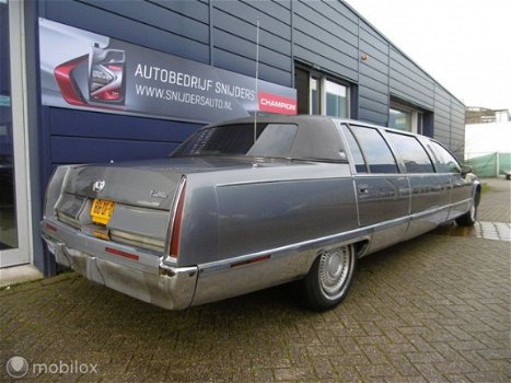 Cadillac Fleetwood Limousine - Limo - 1