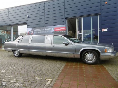 Cadillac Fleetwood Limousine - Limo - 1