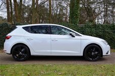 Seat Leon - 1.6 TDI Style Connect Ecomotive Xenon/Pdc/Ecc/Navi/LMV 18 Inch/Achteruitrijcamera