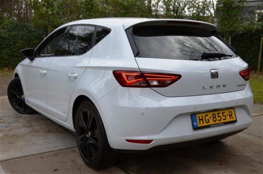 Seat Leon - 1.6 TDI Style Connect Ecomotive Xenon/Pdc/Ecc/Navi/LMV 18 Inch/Achteruitrijcamera - 1